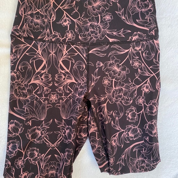 Fabletics Leggings with Flowers - Picture 3 of 3